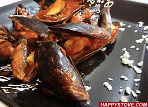 Black Mussels in Tomato Sauce - By happystove.com